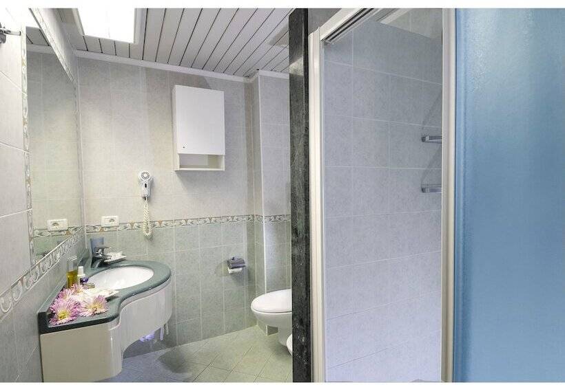Triple Room Sea View, Losanna