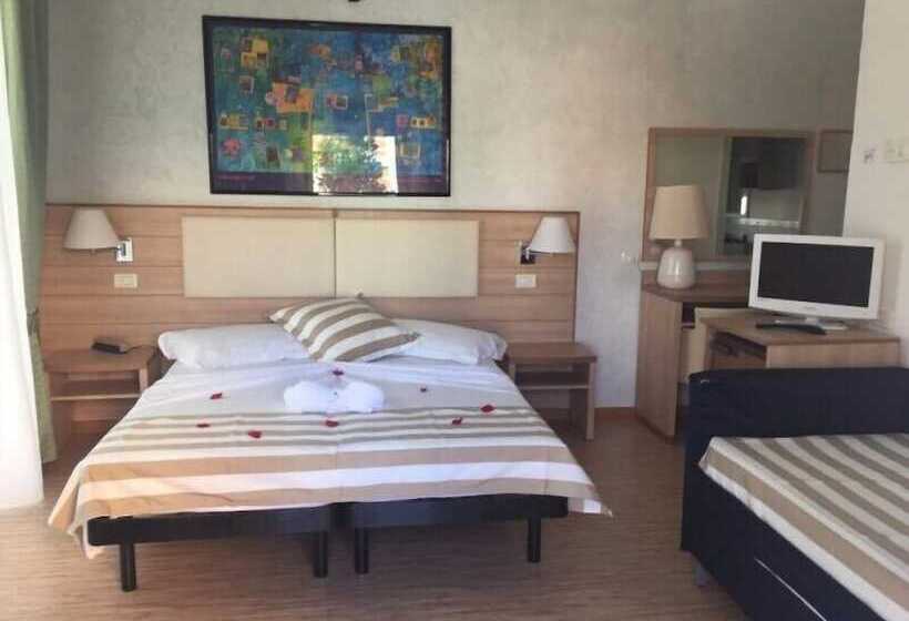 Triple Room Sea View, Losanna