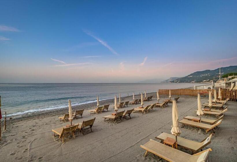 اتاق اساندارد با چشمانداز جانبی به دریا, Miramare Di Varigotti