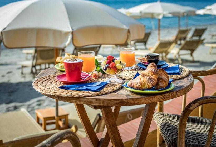 اتاق اساندارد با چشمانداز جانبی به دریا, Miramare Di Varigotti