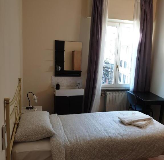 اتاق استاندارد یک تخته با سرویس بهداشتی مشترک, Por Santa Maria