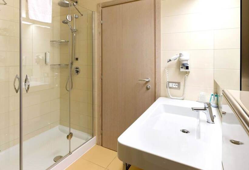 غرفة عائلية, President