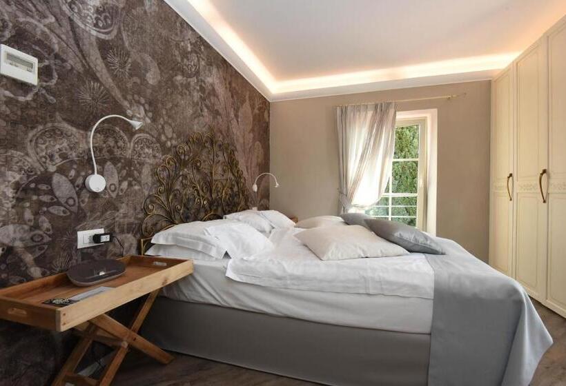 جناح جونيور, Relais Villa Porta