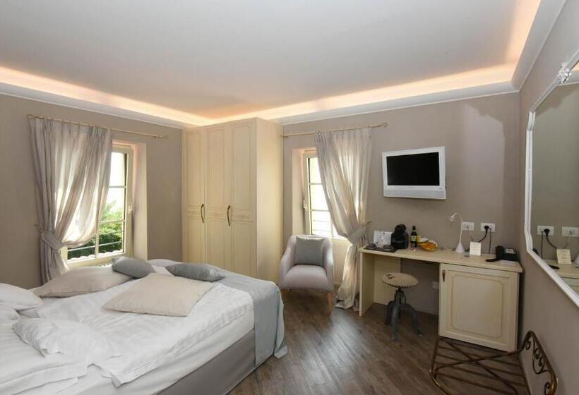 جناح جونيور, Relais Villa Porta