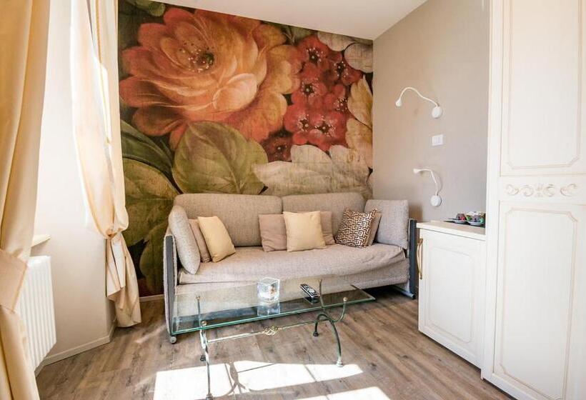 جناح جونيور, Relais Villa Porta