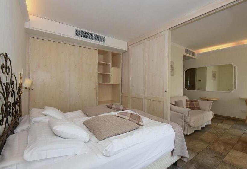 جناح جونيور مزوَّد بشرفة, Relais Villa Porta