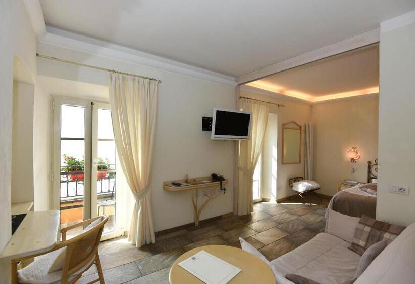 جناح جونيور مزوَّد بشرفة, Relais Villa Porta