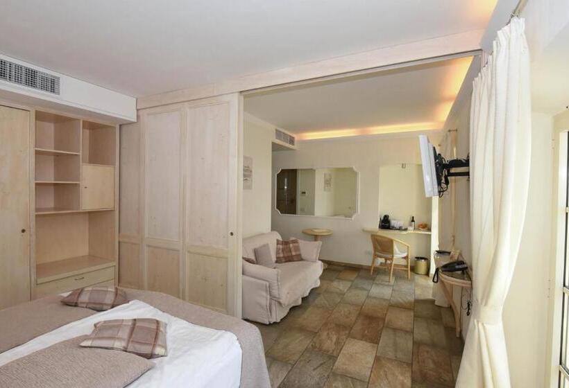 جناح جونيور مزوَّد بشرفة, Relais Villa Porta