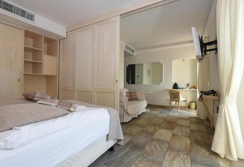 جناح جونيور مزوَّد بشرفة, Relais Villa Porta