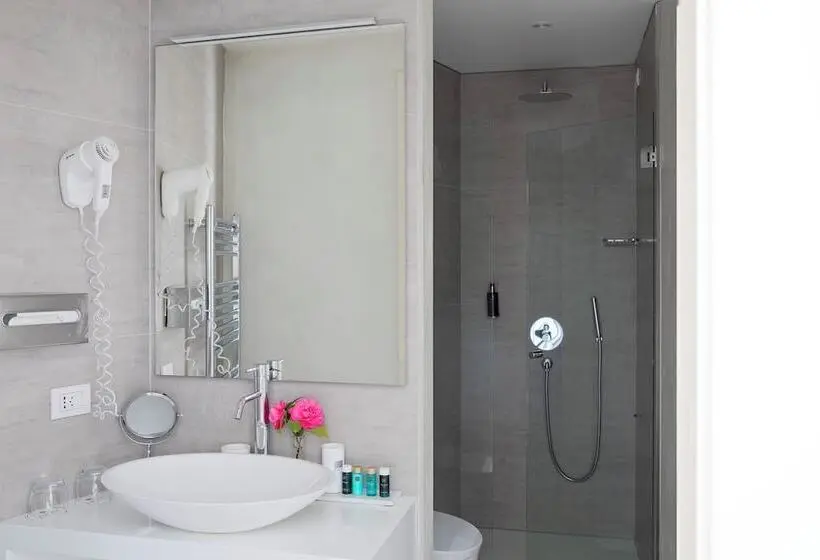 Superior room with lake view, Relais Villa Porta