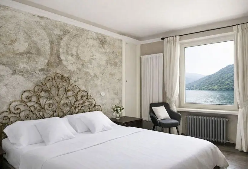 Superior room with lake view, Relais Villa Porta