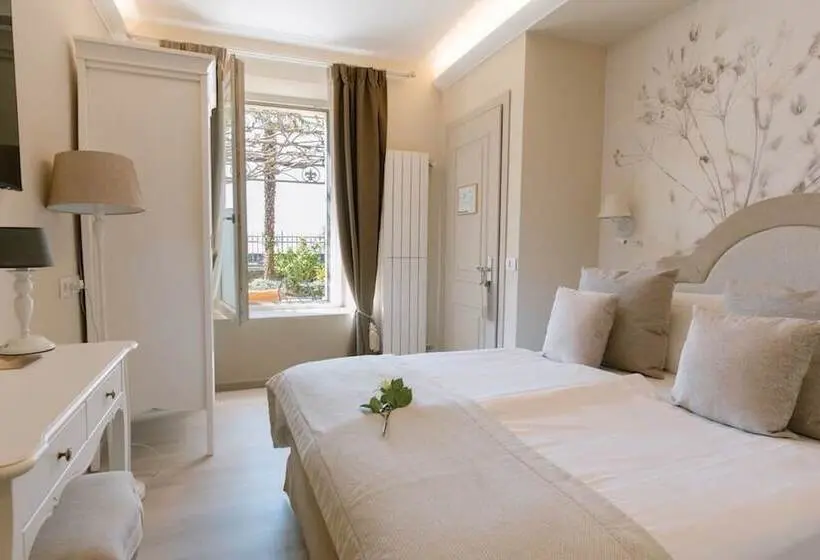 インサイドのスーペリアルーム, Relais Villa Porta
