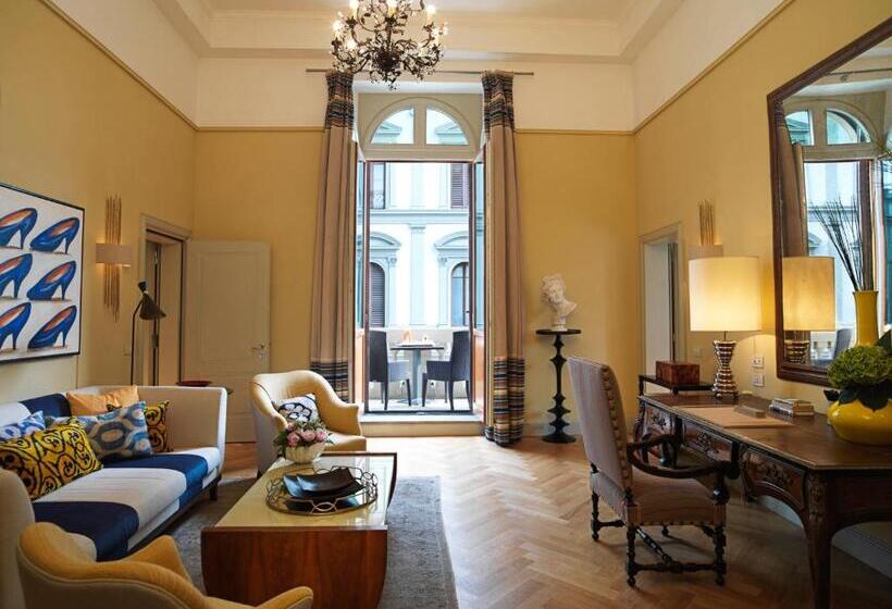 سوئیت با بالکن, Rocco Forte Hotel Savoy