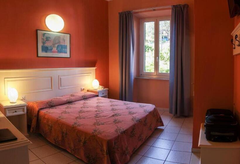 标准三人间, Villa Ombrosa