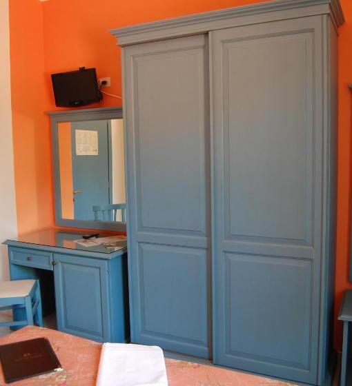 标准三人间, Villa Ombrosa