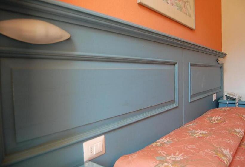 Quarto Triplo Estandar, Villa Ombrosa