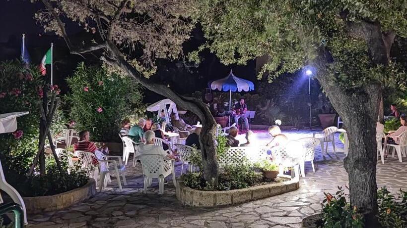 标准三人间, Villa Ombrosa