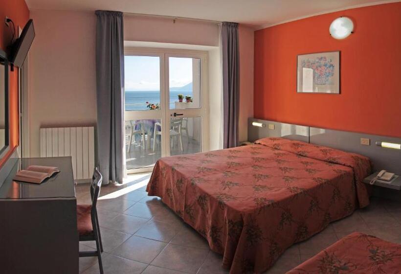 海景标准间带阳台, Villa Ombrosa