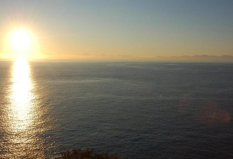 带海景标准四人间, Villa Ombrosa