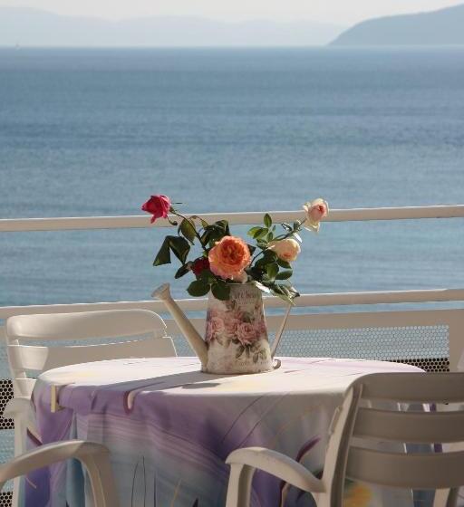 带海景标准四人间, Villa Ombrosa