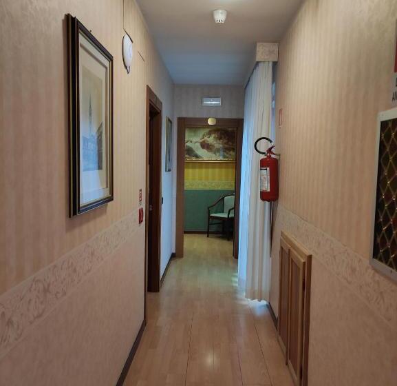 컴포트 트리플 룸, Val Del Rio