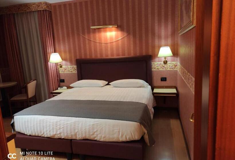 컴포트 트리플 룸, Val Del Rio