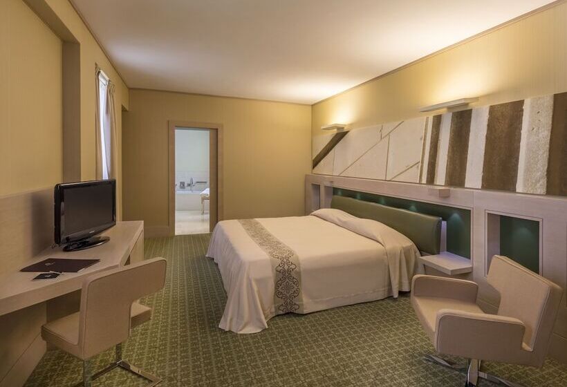 اتاق اجرایی, Risorgimento Resort