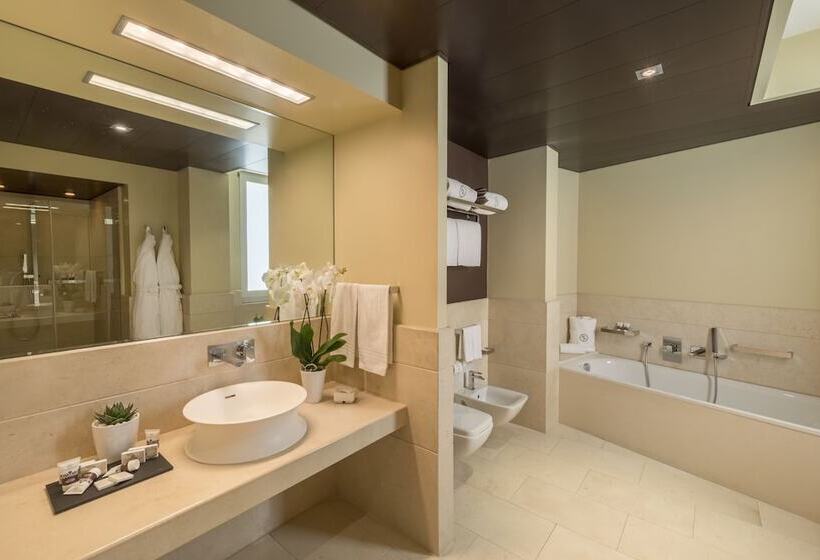 اتاق اجرایی سه نفره, Risorgimento Resort