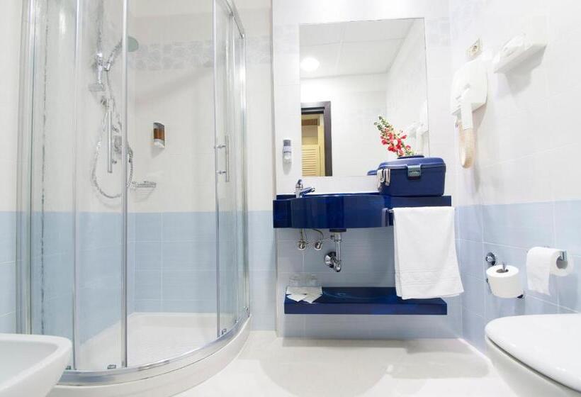 컴포트 트리플 룸, Clipper