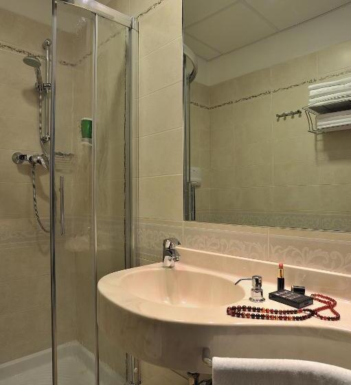 컴포트 트리플 룸, Clipper