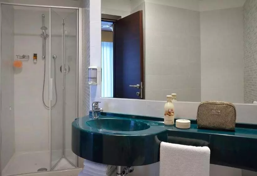 اتاق لوکس با چشم‌انداز دریا, Clipper