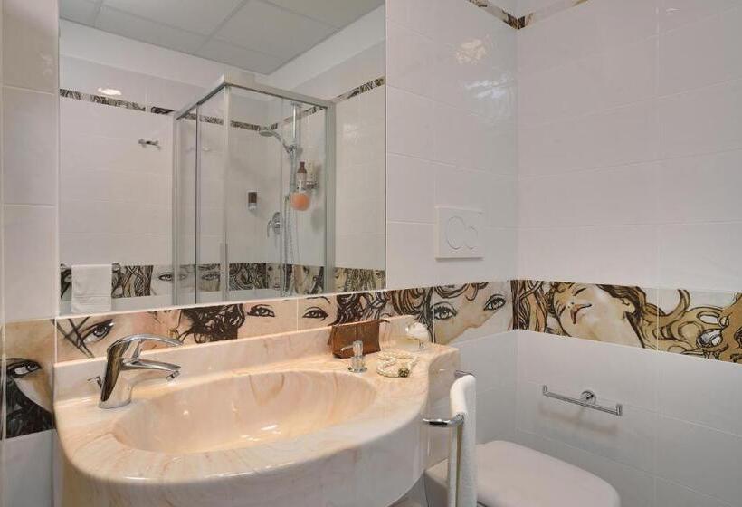 디럭스 트리플 룸, Clipper