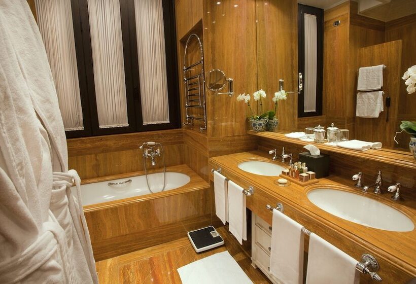 주니어 스위트, De La Ville Monza   Small Luxury Hotels Of The World