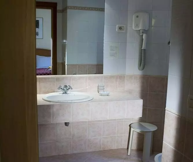 Economy Room