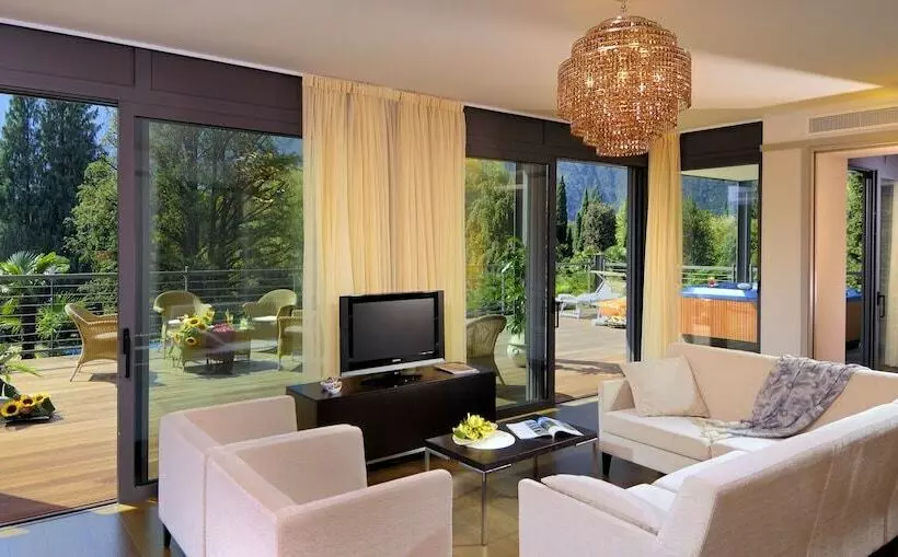 Deluxe-huone Järvinäkymä, Du Lac Et Du Parc Grand Resort