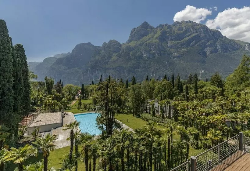 Deluxe-huone Järvinäkymä, Du Lac Et Du Parc Grand Resort
