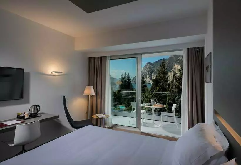Deluxe-huone Järvinäkymä, Du Lac Et Du Parc Grand Resort