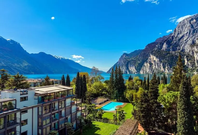 Deluxe-huone Järvinäkymä, Du Lac Et Du Parc Grand Resort