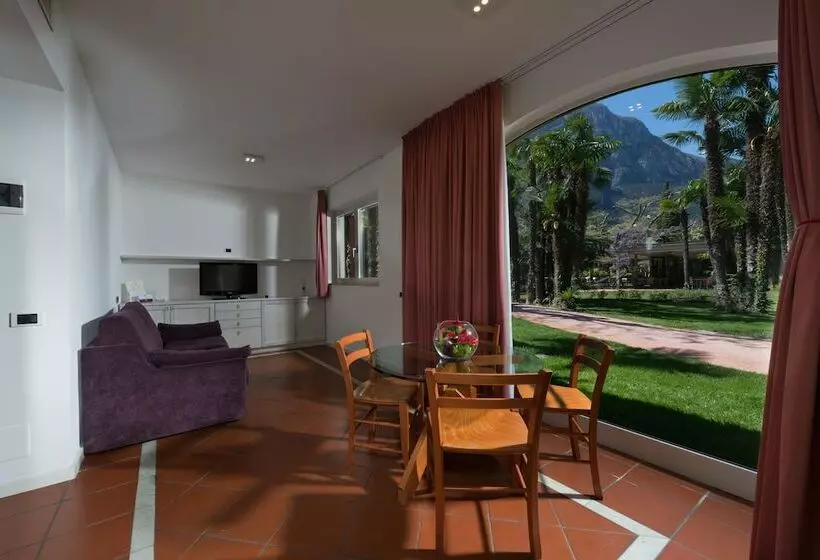 Perhebungalow, Du Lac Et Du Parc Grand Resort