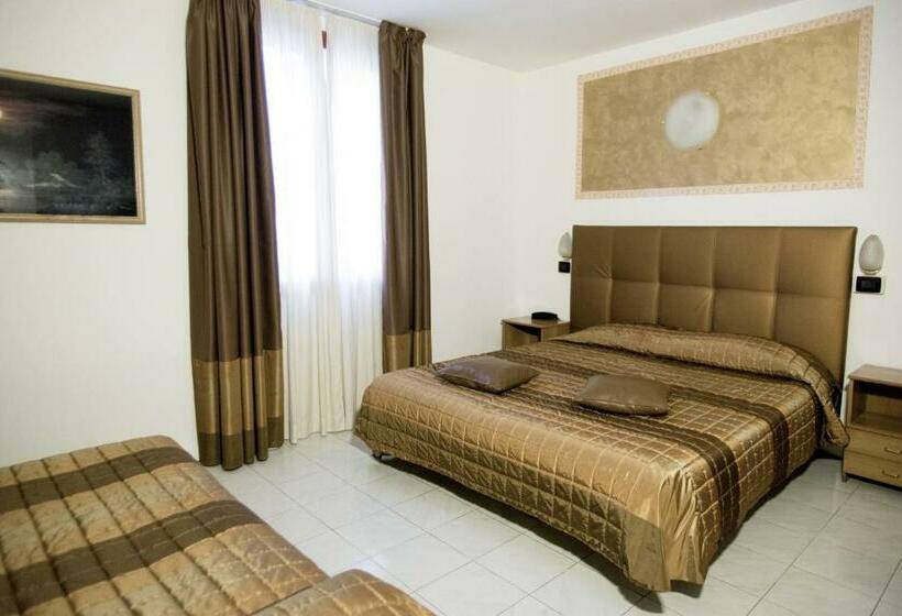 Chambre Triple Standard, Europa