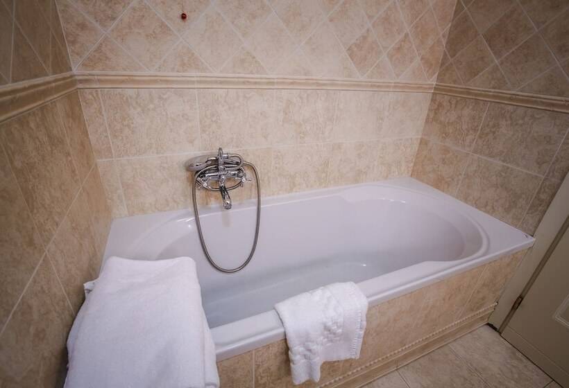 Chambre Triple Standard, Fortuna