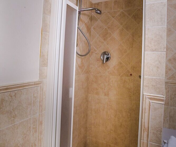 Chambre Triple Standard, Fortuna