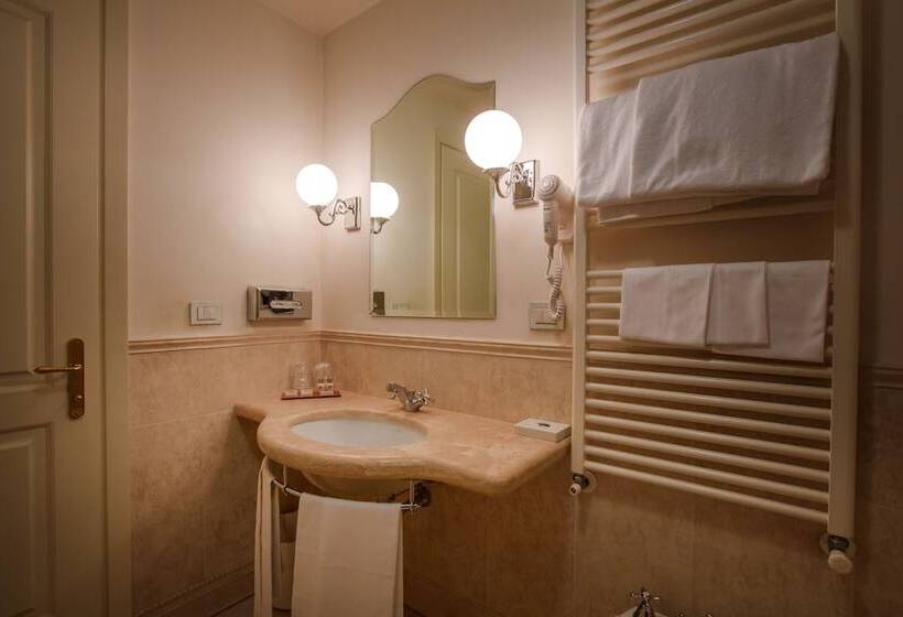 Chambre Executive, Fortuna