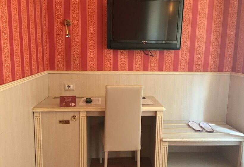 标准单人间, Garda