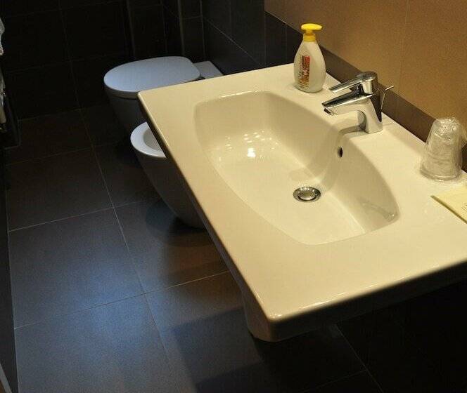 标准单人间, Garda