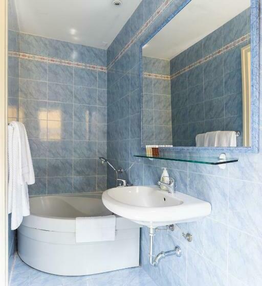 标准三人间, Garda