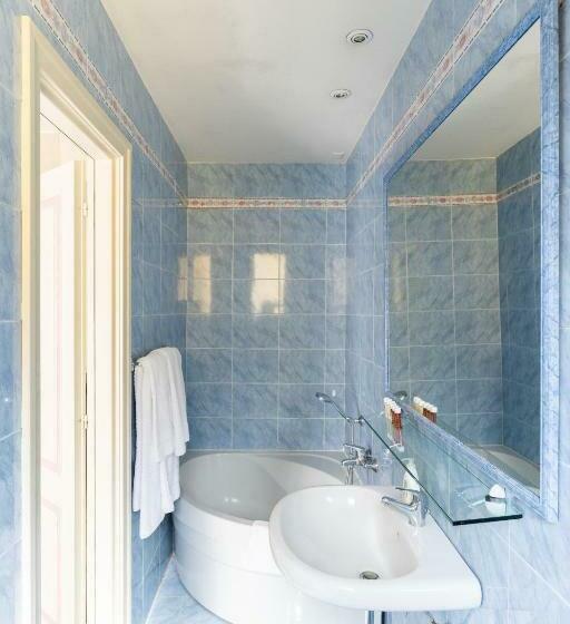 标准三人间, Garda