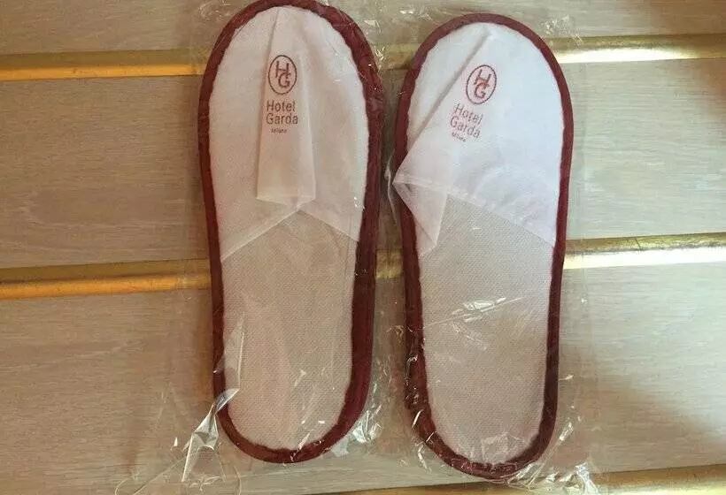 اتاق استاندارد سه نفره, Garda