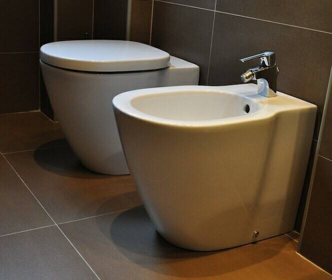 标准三人间, Garda