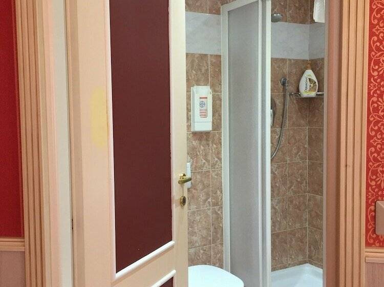 اتاق استاندارد سه نفره, Garda